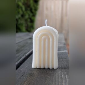 Cream Arch Shaped Candle - Coconut milk + patchouli